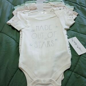 Nwt 5 piece body suits 6-9 months